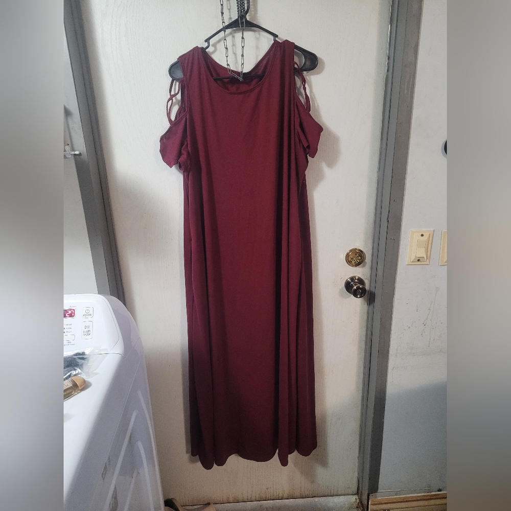 Elegant Burgundy Cold Shoulder Dress